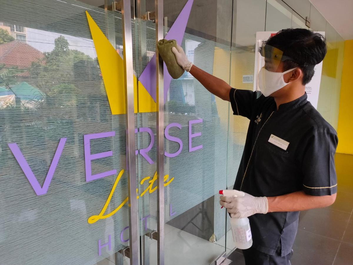 Verse Lite Hotel Gajah Mada Yakarta Exterior foto