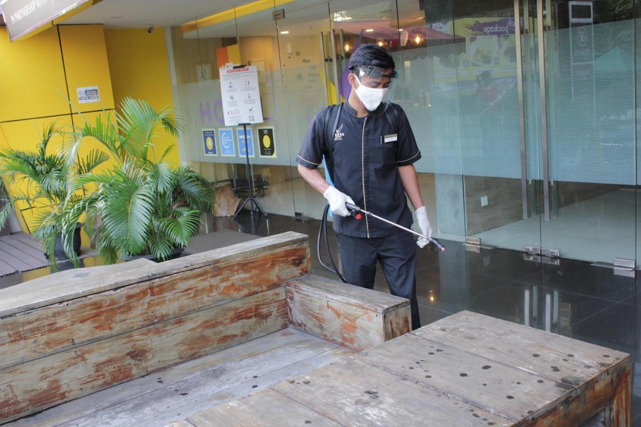 Verse Lite Hotel Gajah Mada Yakarta Exterior foto