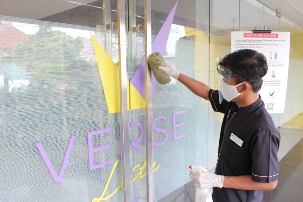 Verse Lite Hotel Gajah Mada Yakarta Exterior foto