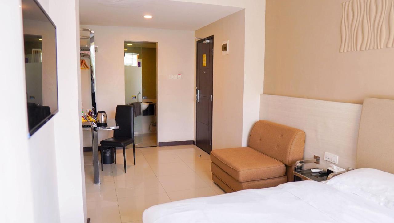 Verse Lite Hotel Gajah Mada Yakarta Exterior foto