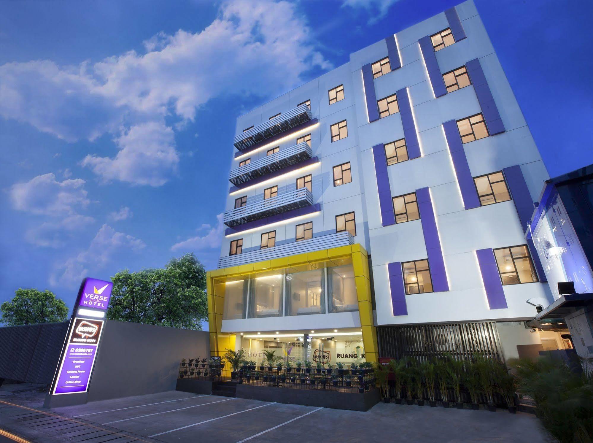Verse Lite Hotel Gajah Mada Yakarta Exterior foto
