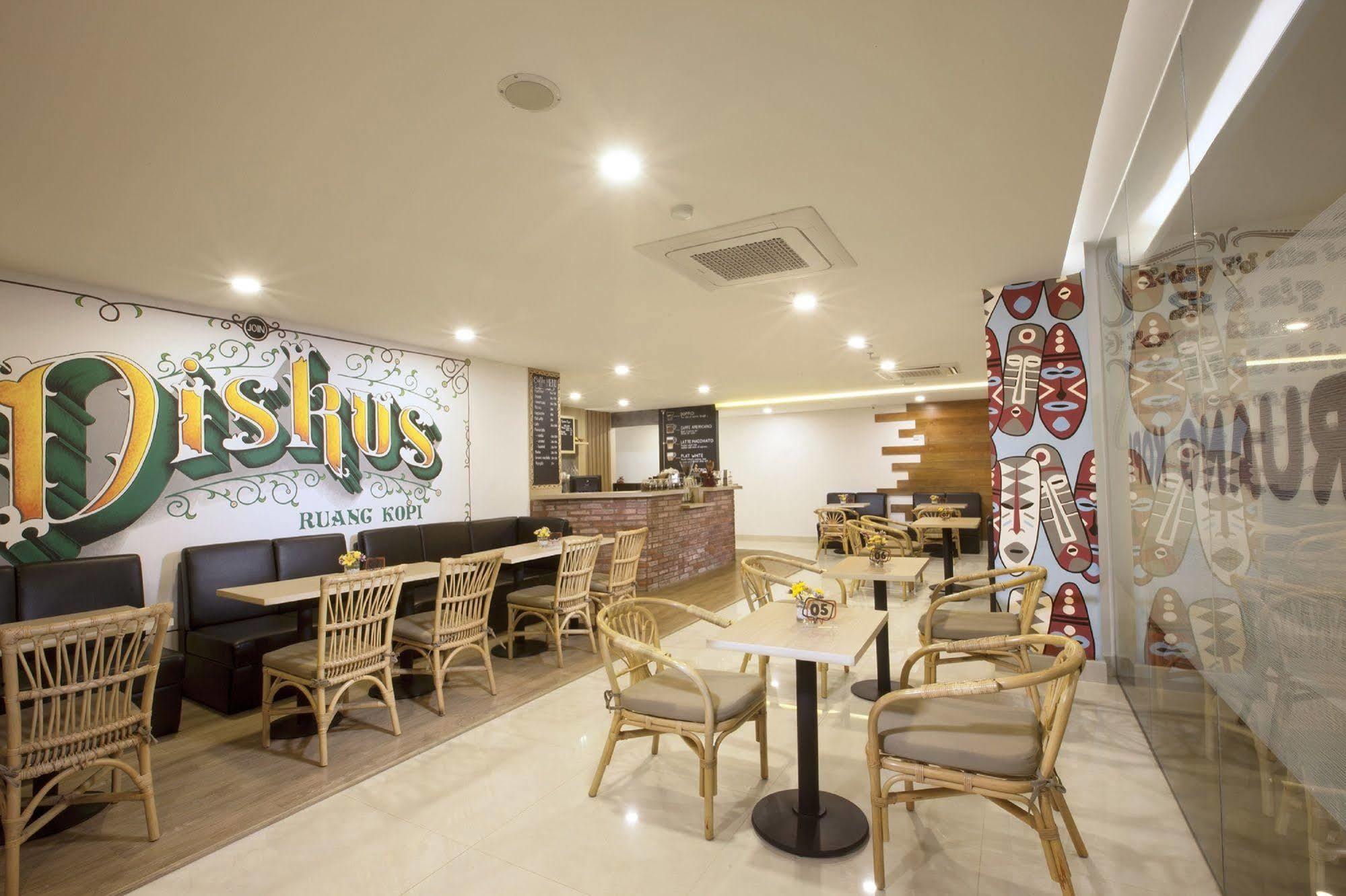 Verse Lite Hotel Gajah Mada Yakarta Exterior foto