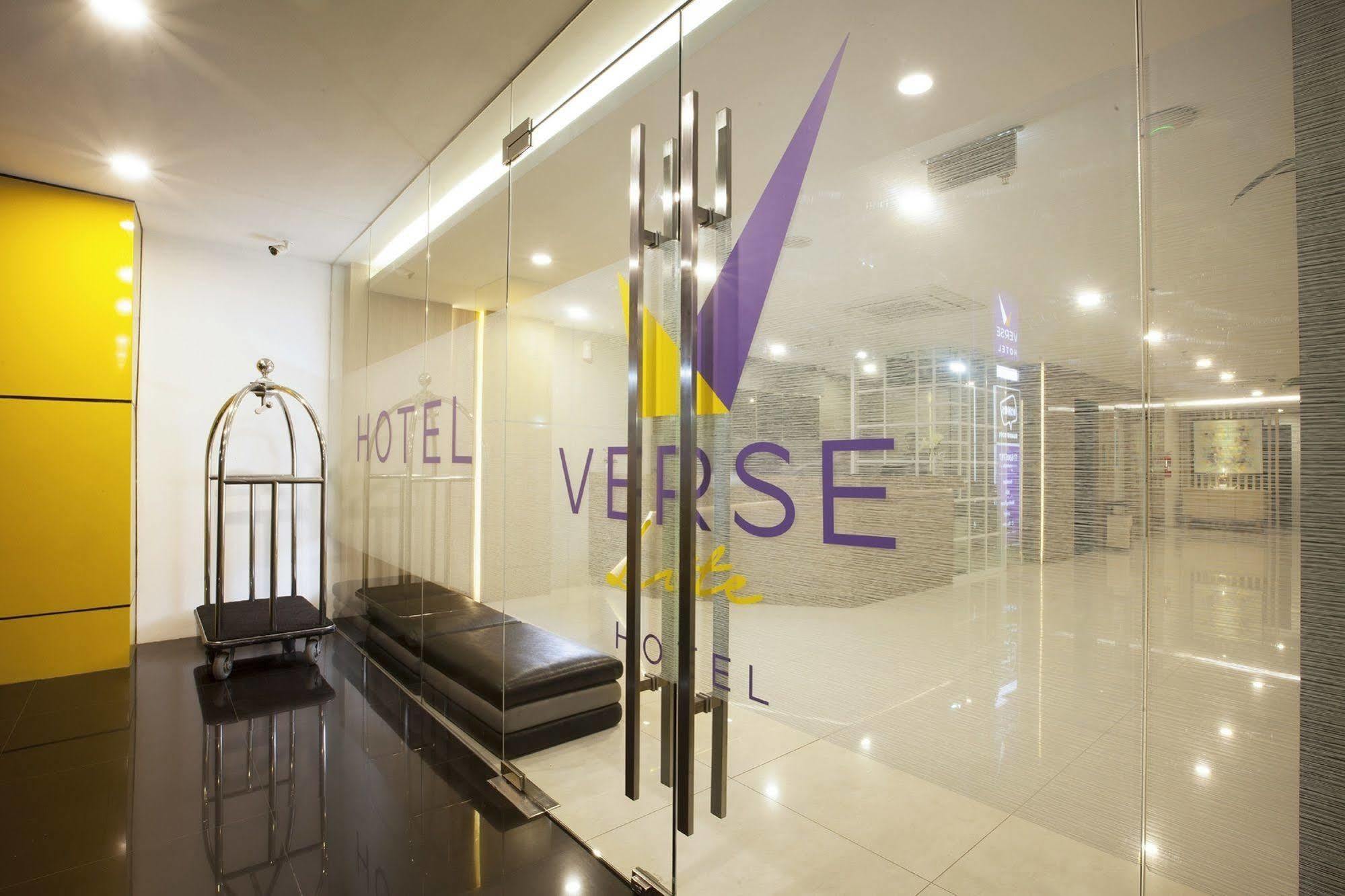 Verse Lite Hotel Gajah Mada Yakarta Exterior foto